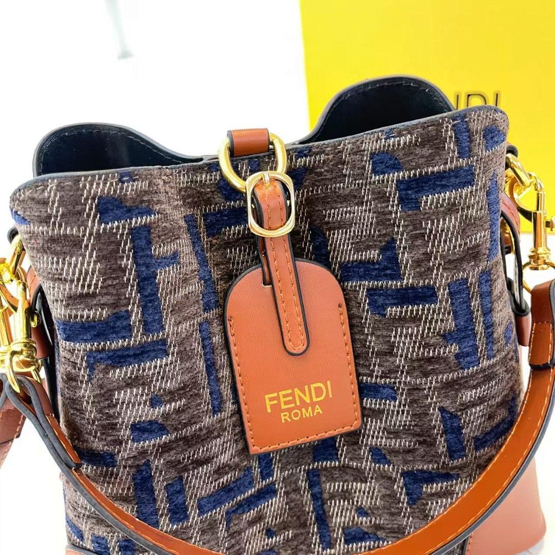 תיק צד Fendi Fendi