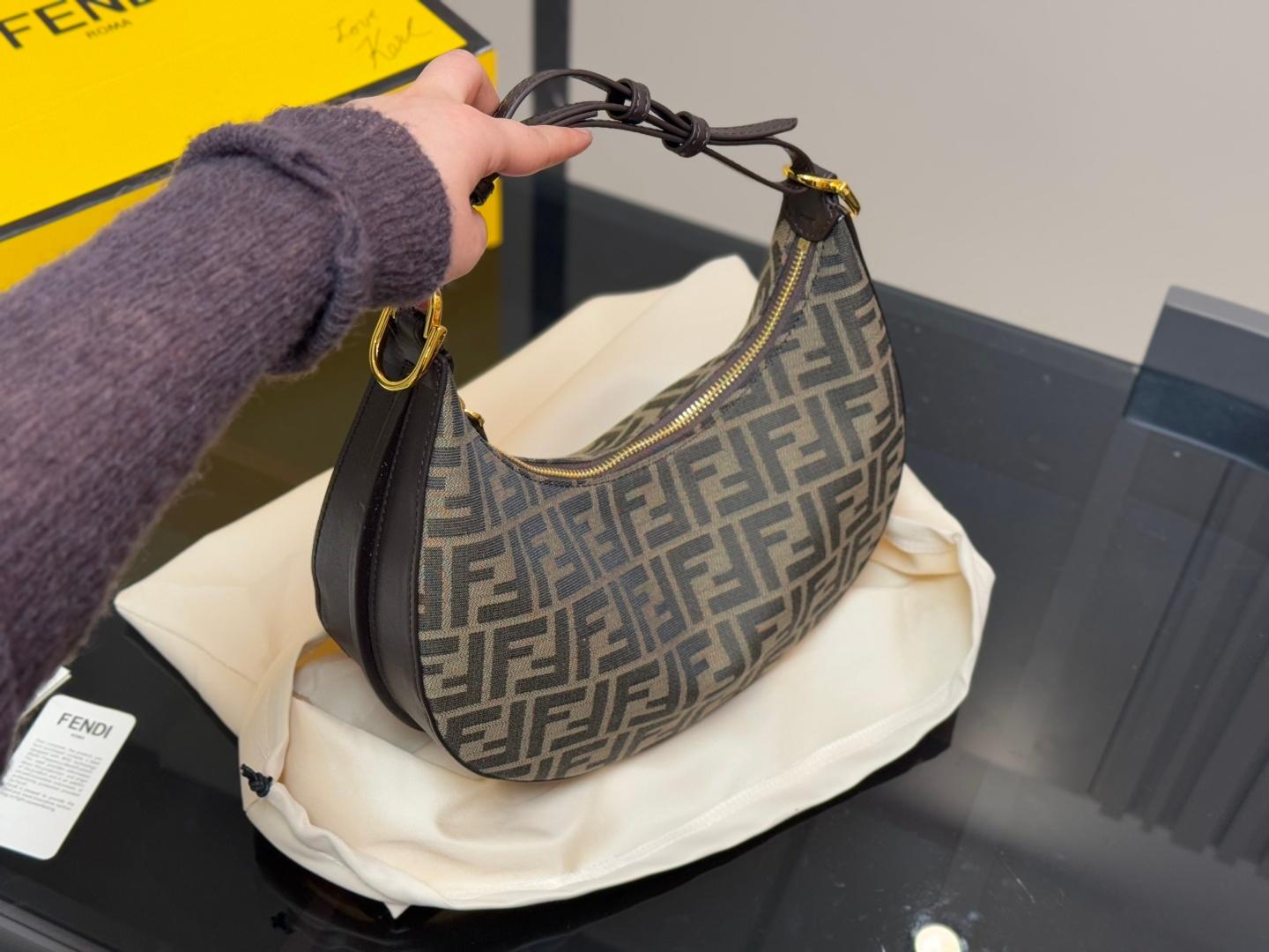 תיק צד Fendi Fendi