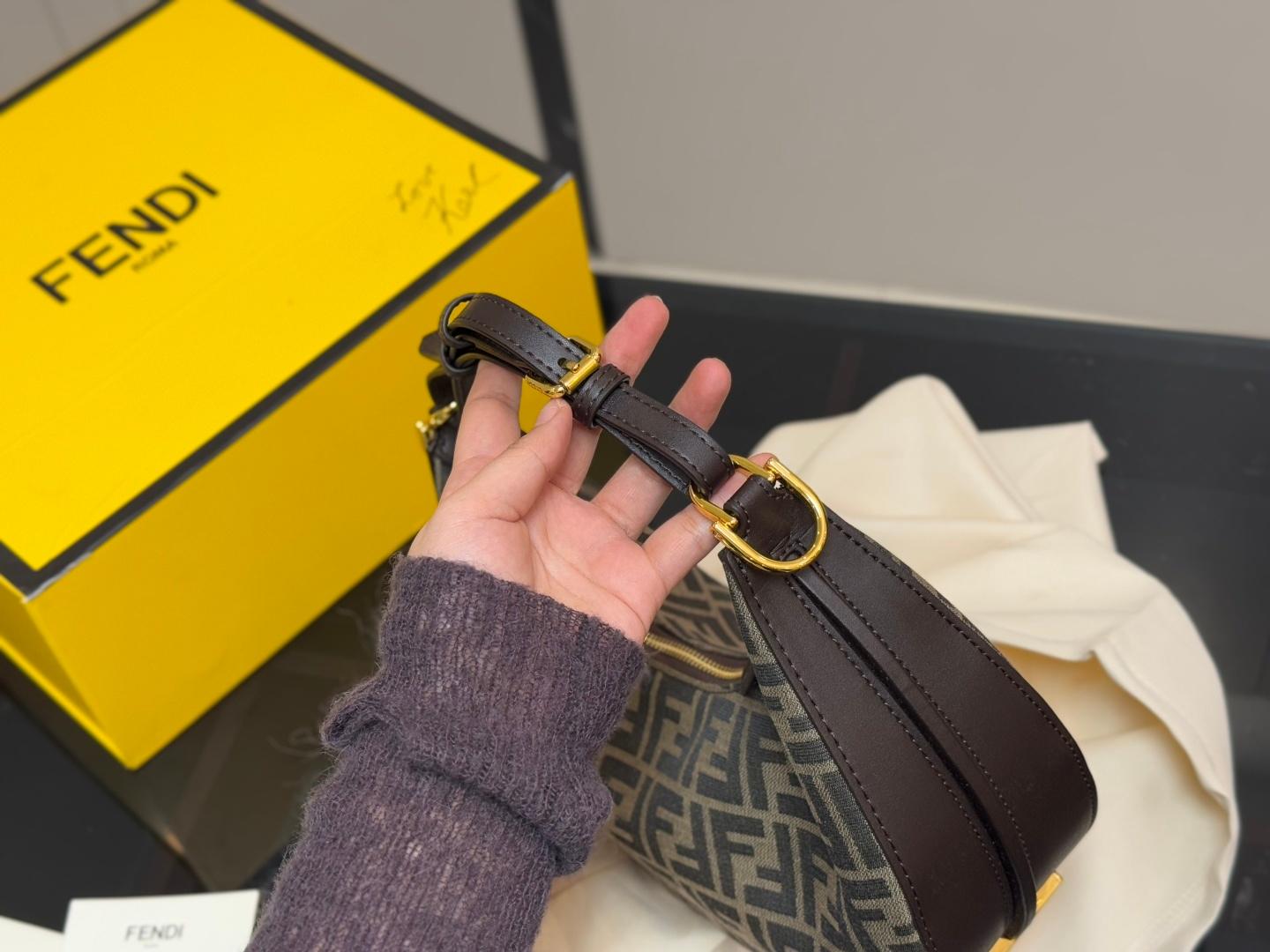 תיק צד Fendi Fendi