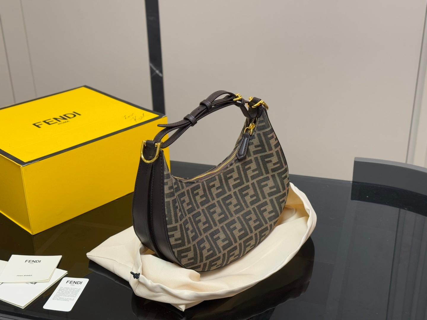 תיק צד Fendi Fendi