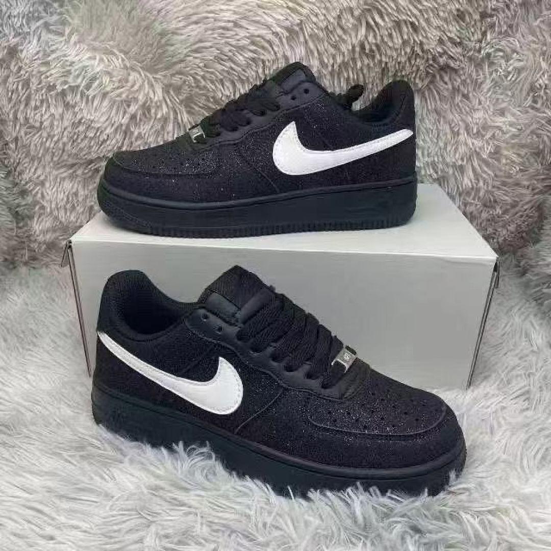 נעליים Nike Nike