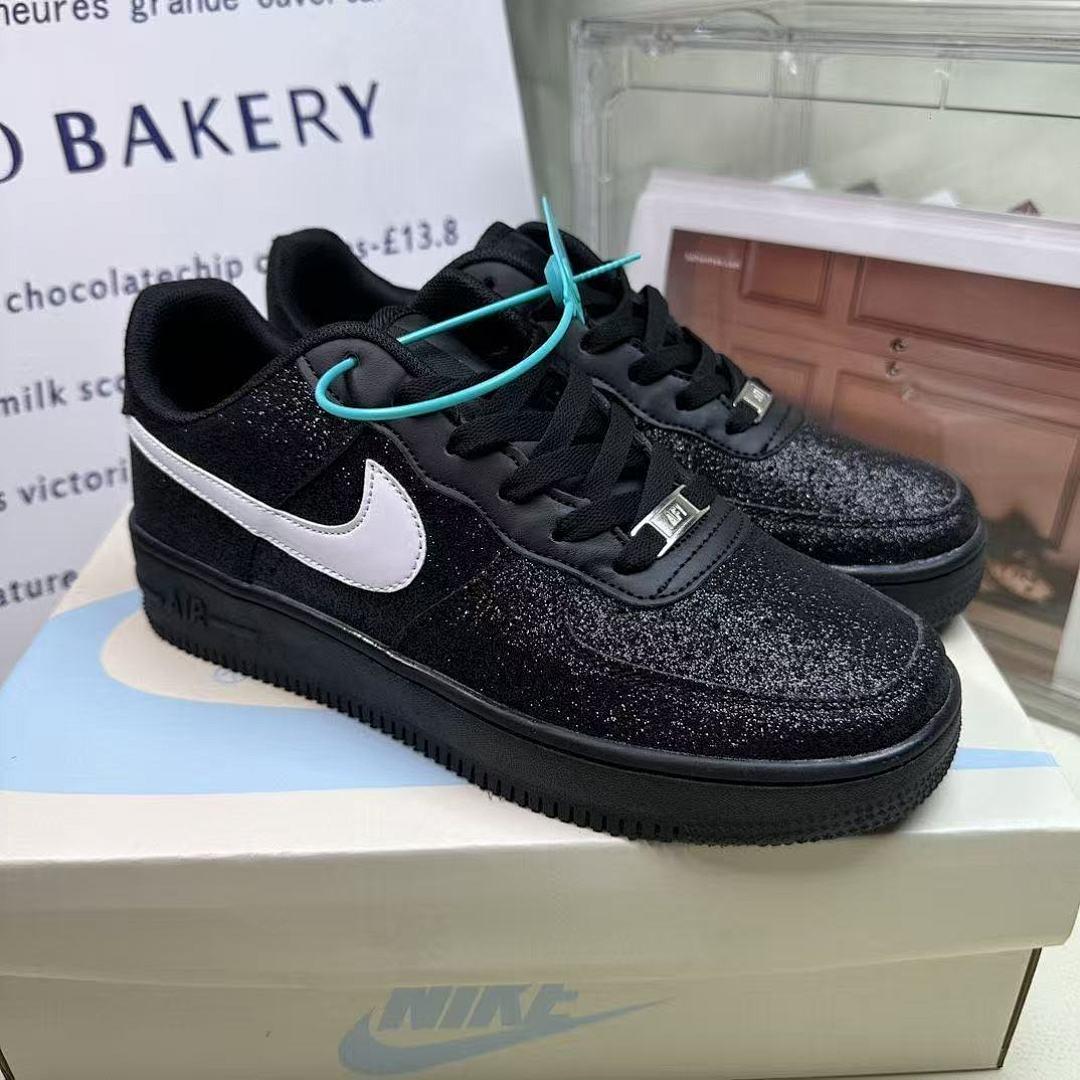 נעליים Nike Nike