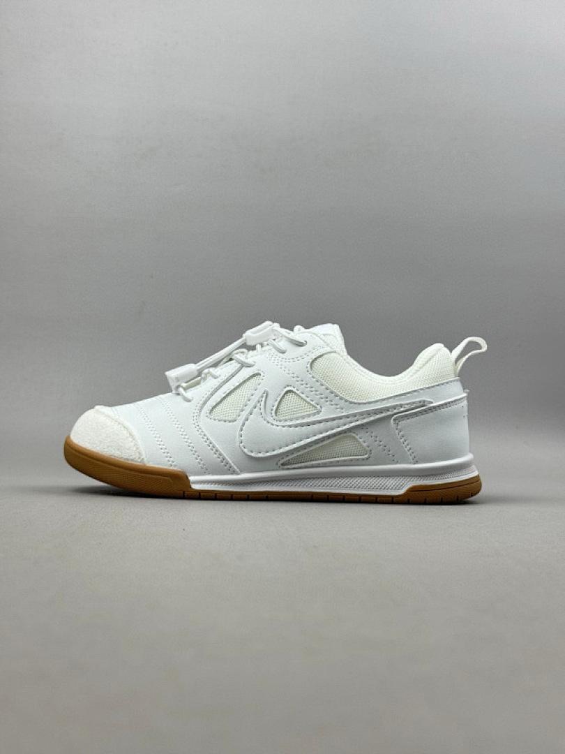 נעליים Nike Nike