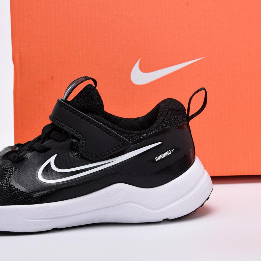 נעליים Nike Nike