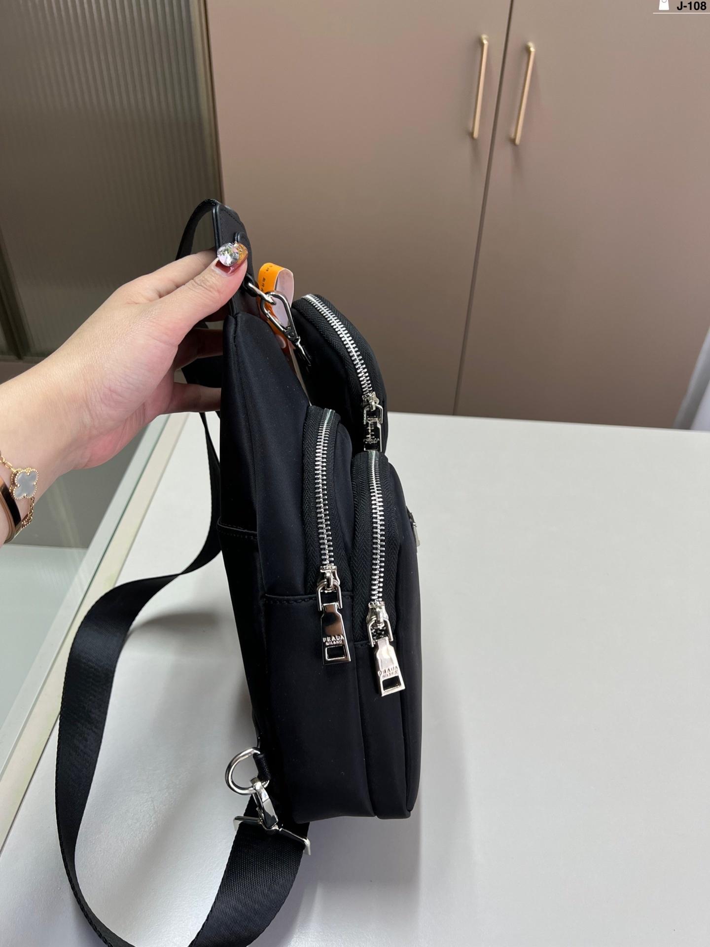 תיק צד Prada Prada