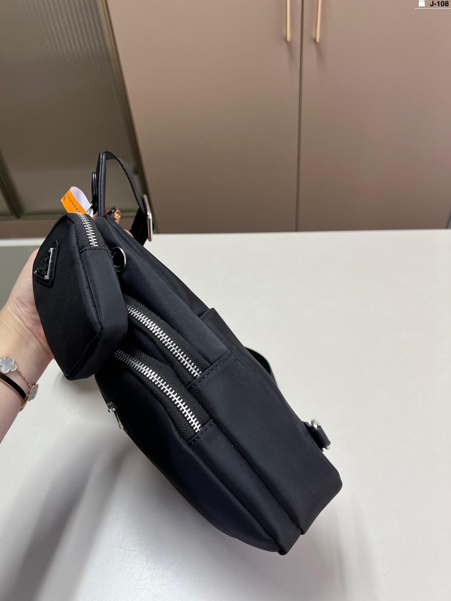 תיק צד Prada Prada