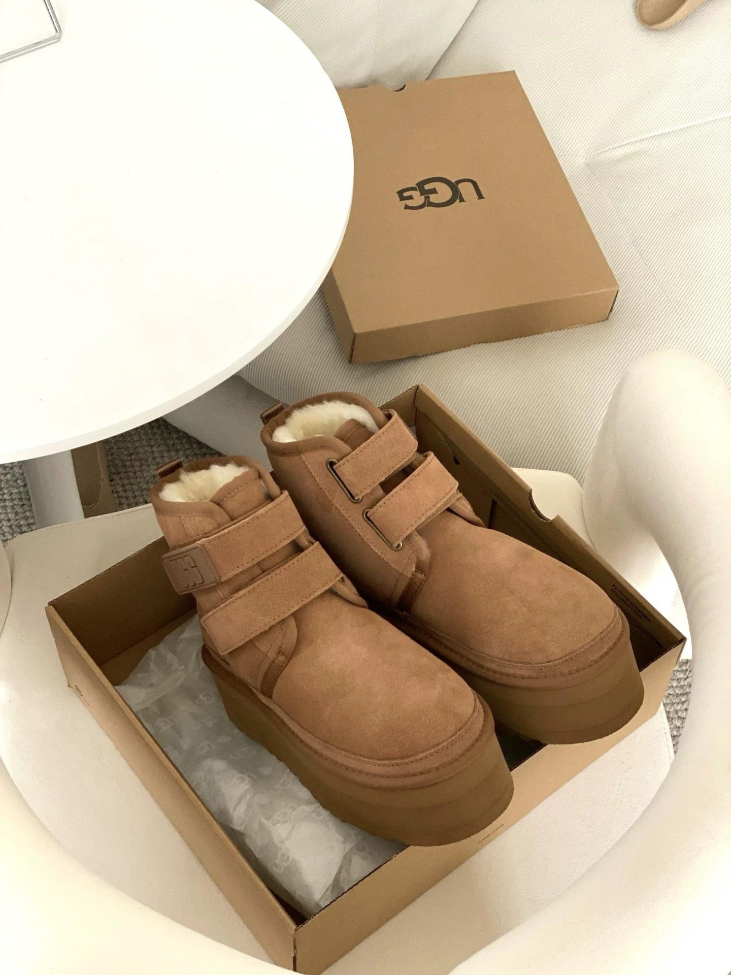 מגפונים UGG UGG