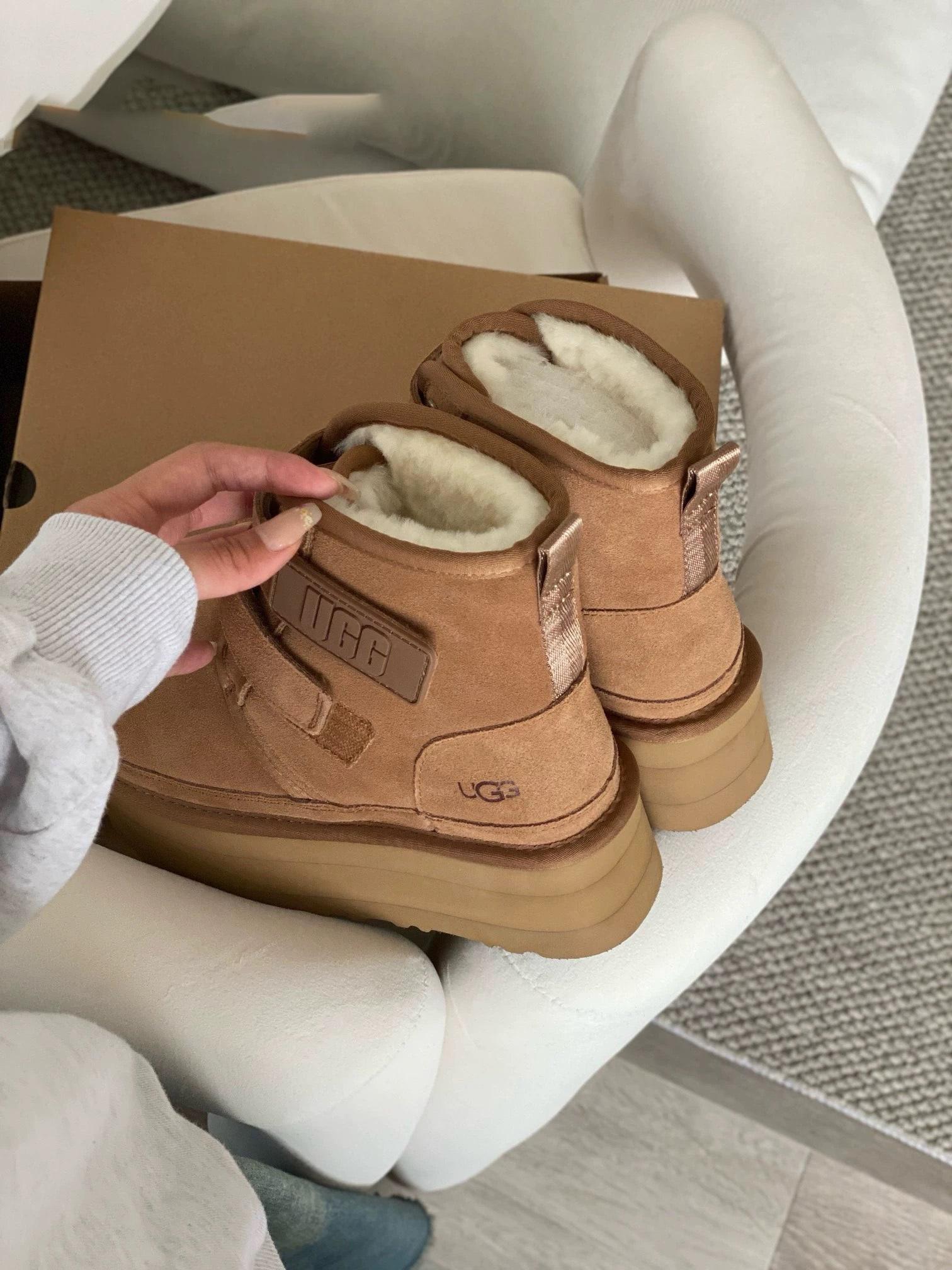מגפונים UGG UGG