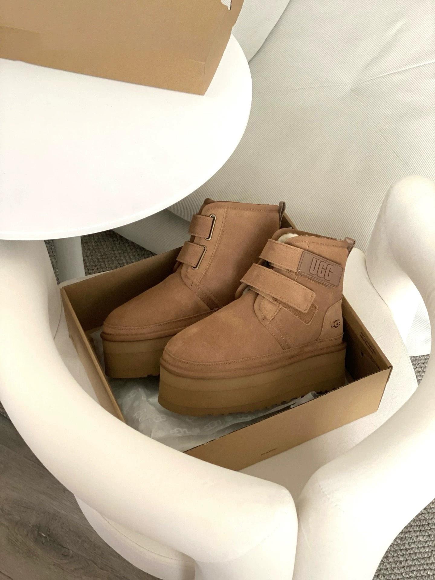 מגפונים UGG UGG