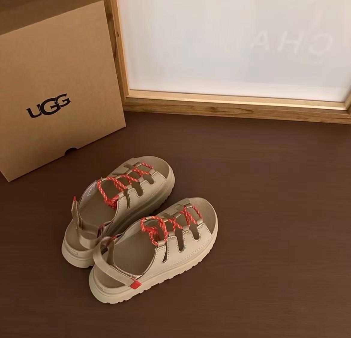 סנדלים UGG UGG