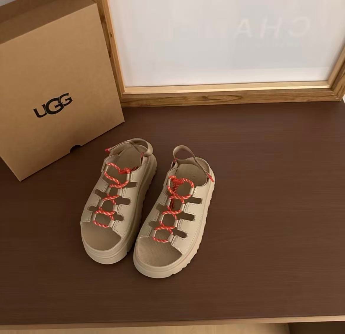 סנדלים UGG UGG