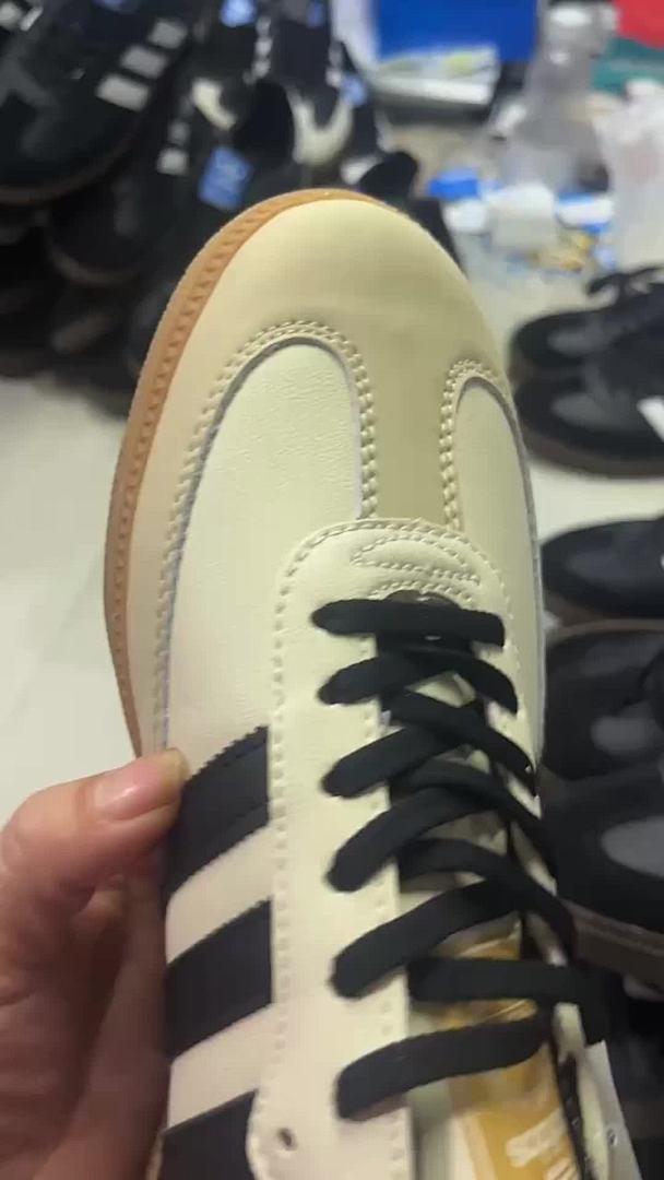 נעליים Adidas Adidas