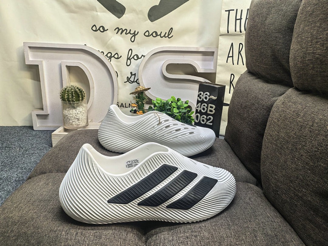 נעליים Adidas Adidas