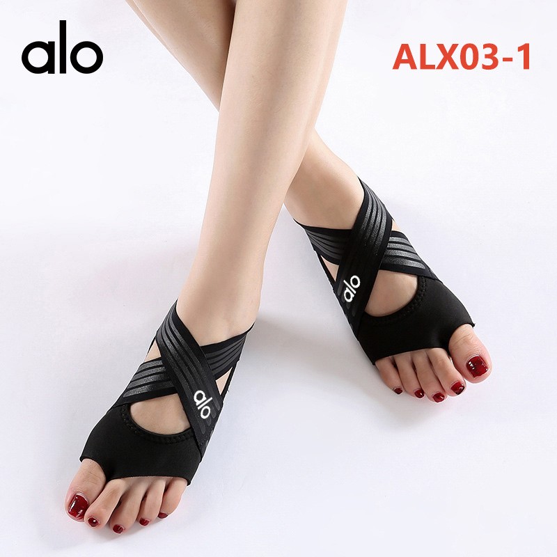 נעלי יוגה ופילאטיס Alo Yoga Alo Yoga