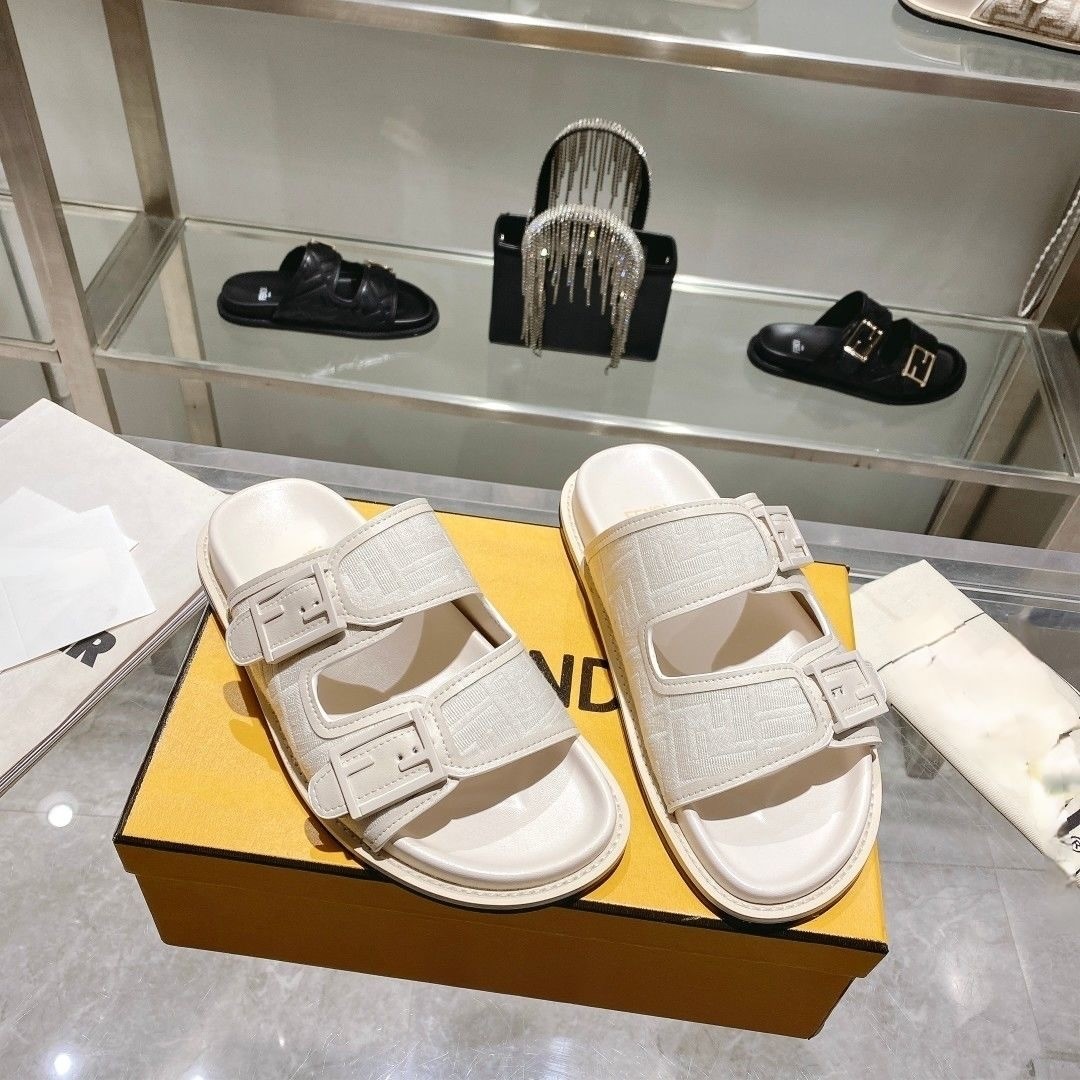 סנדלים עם אבזם Fendi Fendi
