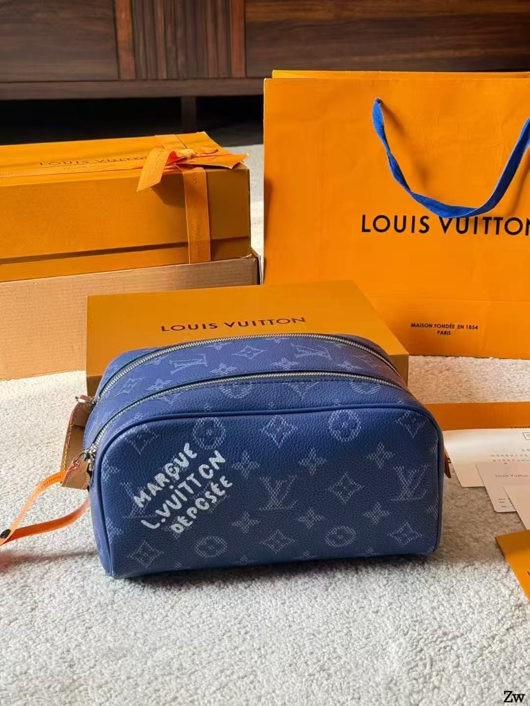 תיק טואלטיקה Louis Vuitton Louis Vuitton