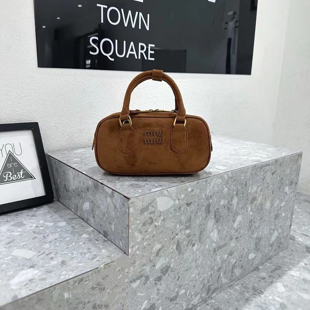 תיק Miu Miu Miu Miu