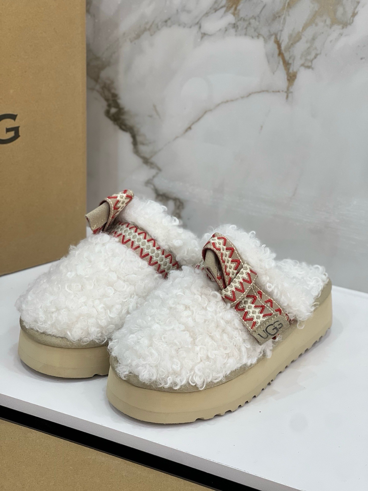 נעלי בית פלטפורמה UGG UGG